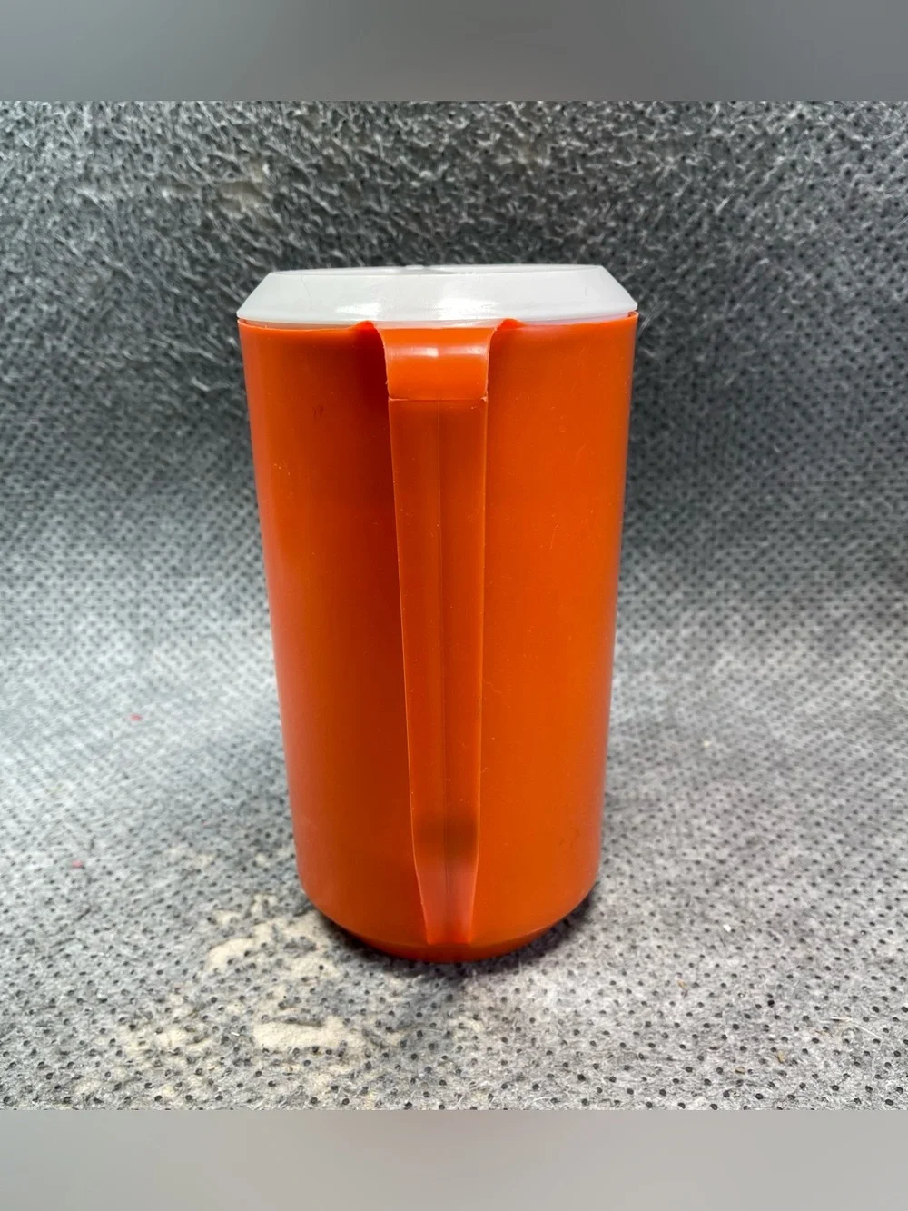 Vintage Rubbermaid Orange Drink Pitcher 2 1/4 Quart White Lid J-2445 MCM Kitchen